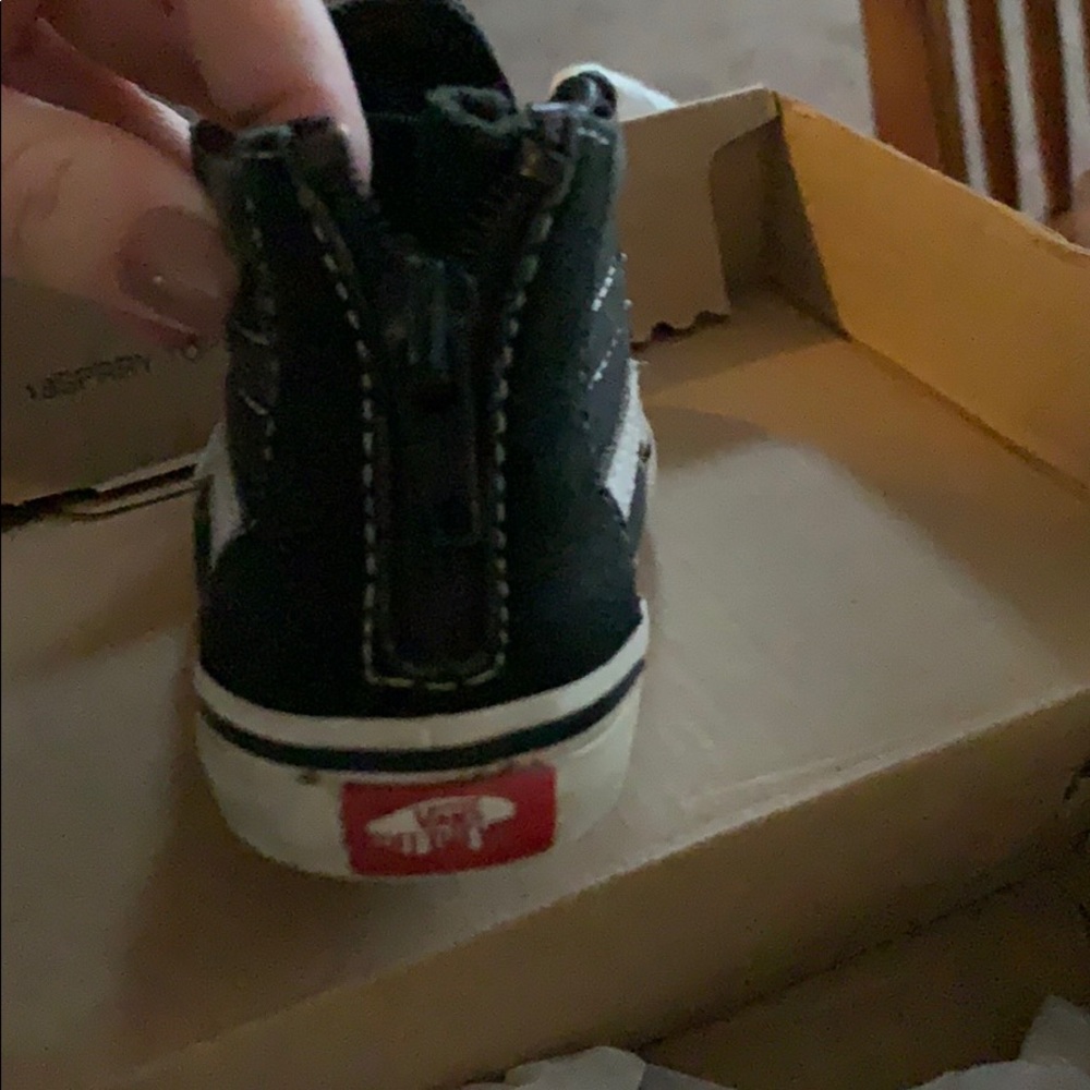 Vans - Picture 2 of 2